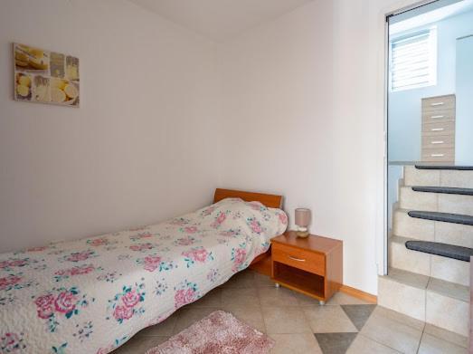 Lola 2 Apartman *